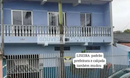 Sobrado 3 Dormitórios, 1 Suíte, 264 m², à venda por R$ 810.000 - Sítio Cercado, Curitiba (PR)