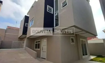 Sobrado com 3 Dormitórios, 1 Suíte, com 120 m² + terraço de 37m² à Venda por R$ 660.000,00 no Xaxim - Curitiba (PR)