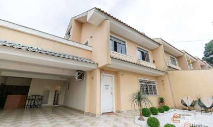 Sobrado Triplex de Esquina – 3 Quartos, Ático e Semi Mobiliado em Localização Privilegiada