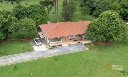 Encante-se com Esta Linda Chácara à Venda  Seu Refúgio na Natureza!