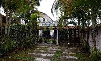 Casa com 3 quartos à venda no Centro, Guaratuba  por R$ 955.000