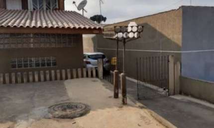 Casa com 2 quartos à venda na Restinga Seca, Almirante Tamandaré  por R$ 410.000