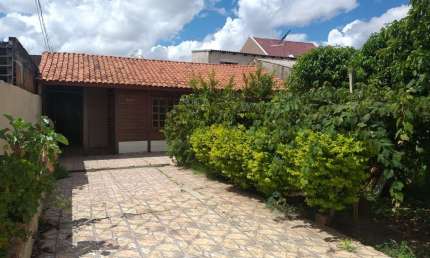 Casa com 2 quartos à venda no Cajuru, Curitiba  por R$ 300.000