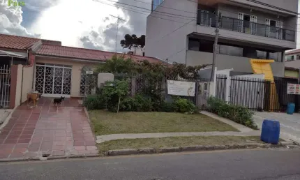 Casa com 3 quartos à venda no Sítio Cercado, Curitiba  por R$ 650.000