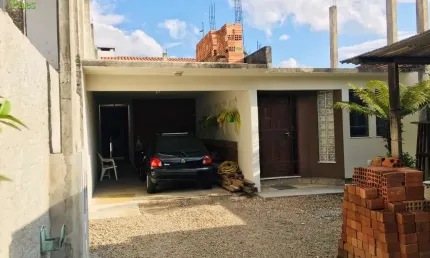Casa com 2 quartos à venda no Cajuru, Curitiba  por R$ 370.000