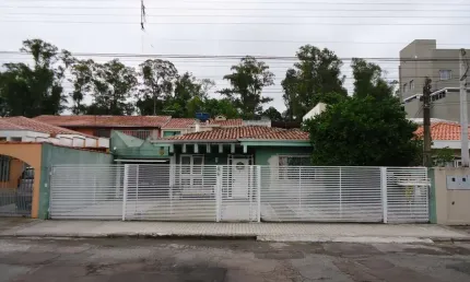 Casa com 5 quartos à venda no Cajuru, Curitiba  por R$ 849.000