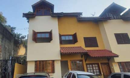 Vende-se Sobrado 4 dorms. (2 suítes) em Cond. Fechado na Vila Rosália