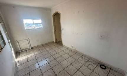 Aluga-se Casa 2 Dormitórios com suíte e vaga de garagem no Jardim Vila Galvão