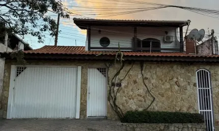 Vende-se Sobrado 3 dormitórios 1 suíte com 10 vagas de Garagem no Jd Bela vista