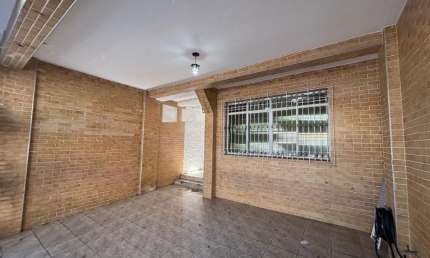 Aluga-se Sobrado 2 dormitórios com 2 vagas de garagem na Vila Galvão