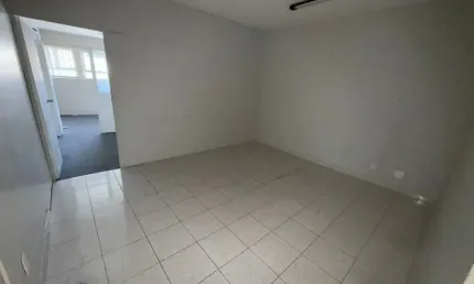 Aluga-se Sala comercial 40m2 na Av Salgado Filho - Ao lado do bosque maia