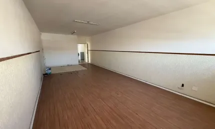 Aluga-se sala comercial 40m2 na av salgado filho - ao lado do bosque maia