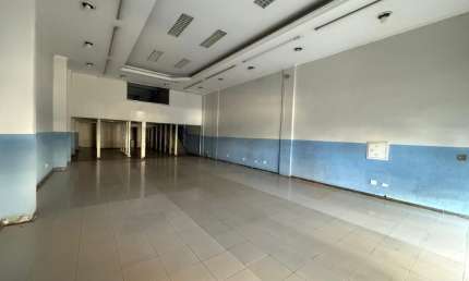 Aluga-se Salão Comercial 215m2 na Av Salgado Filho - ao lado do bosque maia