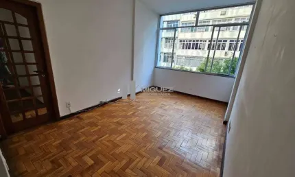 Excelente sala, 2 quartos localizado na aprazível Praça Saens Pena