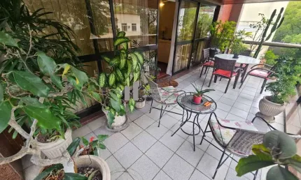 Luxuoso apartamento em area nobre da Tijuca - Varandão, salão em 3 ambientes, 4 quartos (4 suítes), dependência completa, 3 Vagas de garagem na escritura- Predio Imponente.- Tijuca - RJ