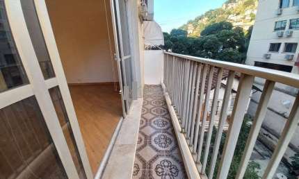 Apartamento com Varanda, 3 quartos, suíte, dependência completa, 2 vagas de garagem - A venda - Tijuca