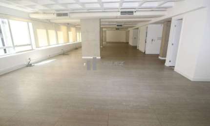 Prédio à venda no Centro RJ, Andar Inteiro com 9 Salas