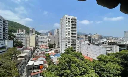 Vendo apartamento rua Itacuruça, varanda e 4 quartos e 2 vagas