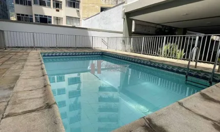 Apartamento à venda na Tijuca! Apenas a 350 metros do Shopping Tijuca! Varanda, sala 2 quartos suíte e vaga! Prédio com infra!