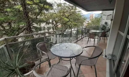 A venda apartamento de varanda com 4 quartos, suíte, 3 vagas no Grajaú, rua Mearim.