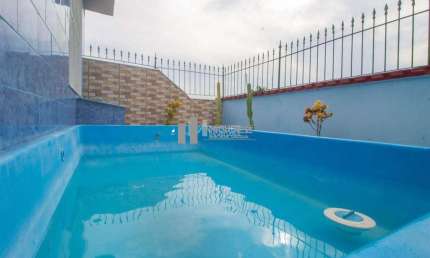 Vendo casa de vila, rua Rego Lopes. 4 quartos, terraço com piscina
