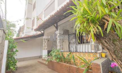 Vendo casa rua Mearim. 4 quartos sendo uma suíte, terraço com churrasqueira