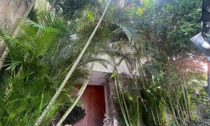 Espetacular casa à venda no Alto da Boa Vista, Rua da Selva. Casa duplex, salão em em 4 ambientes, escritório, 4 quartos, garagem para 3 carros com 440m² de área útil! Abraçada pela Floresta da Tijuca
