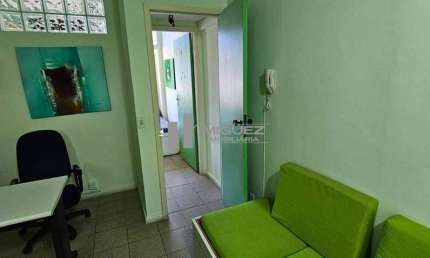 BELÍSSIMA SALA COMERCIAL NA RUA DESEMBARGADOR ISIDRO