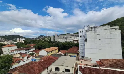 VENHA MORAR A POUCOS MINUTOS DA ZONA SUL EM UM APARTAMENTO COM 140 M²,  VARANDA, VISTA PANORÂMICA, 3 QUARTOS, SUÍTE, COZINHA PLANEJADA E 2 VAGAS NA ESCRITURA.