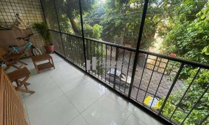Incrível apartamento à venda na Rua Maxwell! Apenas 750 metros do Shopping Tijuca! São aproximadamente 100m² de puro conforto! Varanda, sala, 2 quartos e vaga!