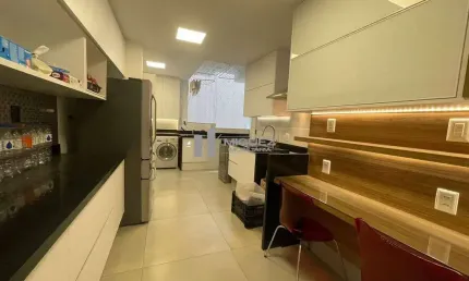 Apartamento a venda, todo Modernizado na Rua Uruguai colado com o metrô/ Tijuca– 3 Quartos, 1 Suíte, Sol da Manhã e Vaga de Garagem