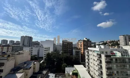 Apartamento à venda, Tijuca, Varanda, 02 quartos, suíte, garagem, farto lazer, colado ao metrõ e a nobre Praça Afonso Pena