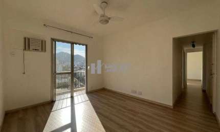APARTAMENTO MODERNIZADO - VARANDA, SALA, 2 ÓTIMOS QUARTOS, BANHEIRO SOCIAL, COZINHA, DEPENDÊNCIA COMPLETA - 1 VAGA DE GARAGEM
