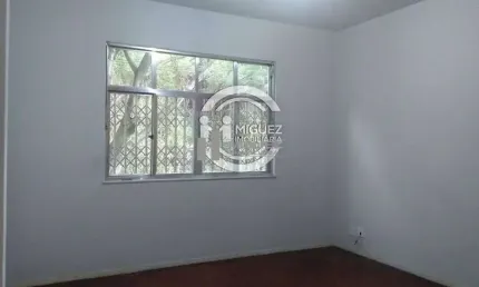 Apartamento á venda na  Rua Heber de Boscoli, Vila Isabel! Aconchegante sala 2 quartos!