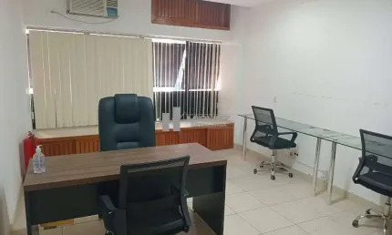 Sala comercial a venda no centro da cidade. ideal para consultórios, escritórios ou até mesmo para investir em self storage ou autoarmazenagem (nova modalidade).