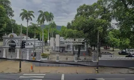 Oportunidade! Apartamento Garden a venda na Rua São Francisco Xavier, Colégio Militar, quarto, sala e duas áreas externas.