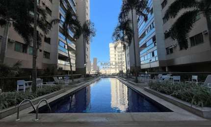 Vendo Tijuca, varandão com sala e 3 quartos sendo um suíte em prédio com infraestrutura completa