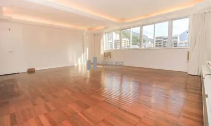 Apartamento à venda Tijuca  localização privilegiada Rua Itacuruça, 3 quartos sendo 1 suíte 1 vaga de garagem 130m²