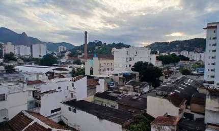 Apartamento à venda Rua Araújo Lima - sala, dois quartos , dependência completas e área de serviço, 1 vaga de garagem