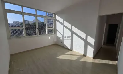 Amplo apartamento a venda de 90m² - Av. Paulo de Frontin, 3 quartos, sala em 2 ambientes, copa-cozinha, dependência completa, vista livre, sol da manhã e 1 vaga na escritura.