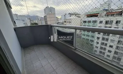 Tijuca! apartamento com varanda, 2 quartos (1 suíte), vaga na escritura, prédio com porteiro 24 horas – ao lado da praça afonso pena e do metrô!