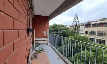 A VENDA, APARTAMENTO DE VARANDA, DOIS QUARTOS, COM VAGA NA ESCRITURA, COLADO AO METRÔ
