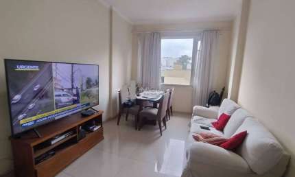 Apartamento a venda da Av. Paula Souza, com 2 quartos, sala, cozinha, banheiro social, área de serviço com dependência e vista para o Maracanã