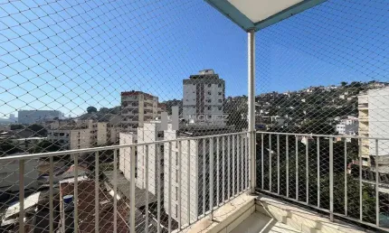 Apartamento a venda de varanda, 2 quartos, suíte, vaga, localizado na rua sampaio ferraz junto a estação de metrô