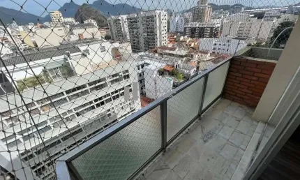 Apartamento à venda na Tijuca! Rua Mariz e Barros, varanda sala 2 quartos suíte e vaga! Aproximadamente 90m²!