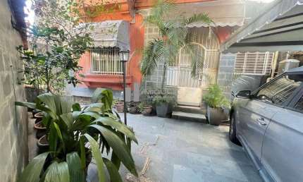 CASA DUPLEX À VENDA- 4 QUARTOS, 2 COZINHAS, ÀREA EXTERNA, PISCINA E GARAGEM. RUA BOM PASTOR-TIJUCA.