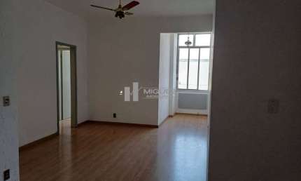 OPORTUNIDADE! Apartamento com 2 quartos à venda na Rua Teodoro da Silva. Debruçado ao Shopping Boulevard.