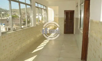 Apartamento à venda na Rua Espírito Santo, Praça Seca! São aproximadamente 240m²  bem distribuídos em sala, 3 quartos, suíte e 2 vagas de garagem!