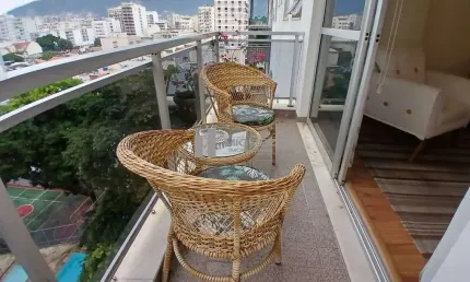 EXCLUSIVIDADE: Apartamento à venda Rua Senador Nabuco ( Vila Isabel),  2 varandas, sala, dois quartos sendo um suíte, 1 vaga de garagem. Prédio com infraestrutura total