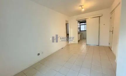 Tijuca, Apartamento à venda, varandão, 02 quartos, suíte, garagem, espaçoso! Em área nobre, colado Metrô e praça cobiçada !
